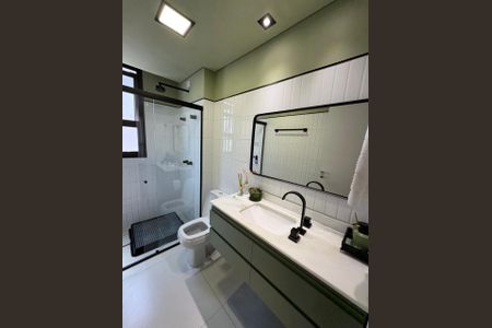 Apartamento à venda com 72m², 2 quartos e 2 vagasBanheiro da Suíte