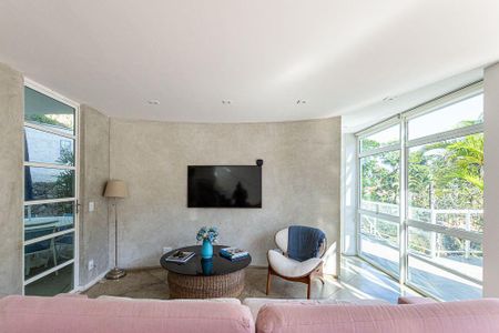 Casa à venda com 4 quartos, 300m² em Itaipu, Niterói