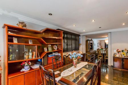 Casa à venda com 5 quartos, 712m² em Vila Cordeiro, São Paulo