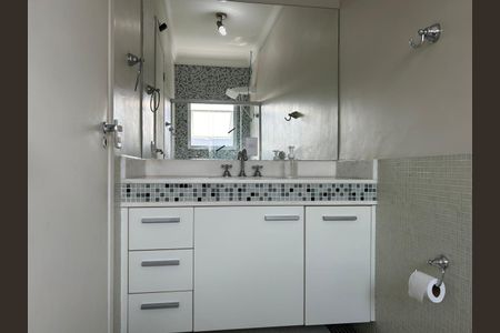 Casa à venda com 4 quartos, 278m² em Residencial Tres (Alphaville), Santana de Parnaíba