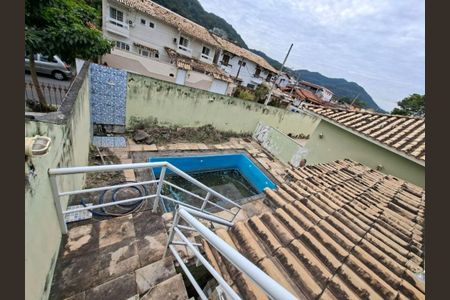 Casa à venda com 1 quarto, 180m² em Itaipu, Niterói