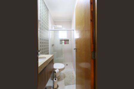 Casa à venda com 107m², 3 quartos e 2 vagasBanheiro