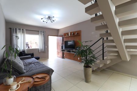 Casa à venda com 107m², 3 quartos e 2 vagasSala