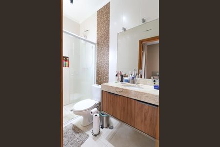 Casa à venda com 107m², 3 quartos e 2 vagasBanheiro da Suíte 1