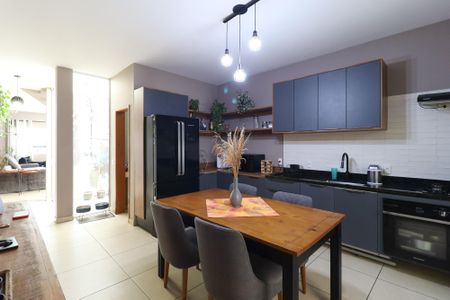 Casa à venda com 107m², 3 quartos e 2 vagasCozinha