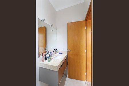 Casa à venda com 107m², 3 quartos e 2 vagasBanheiro da Suíte 1