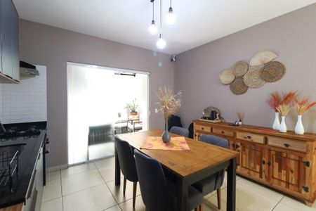 Casa à venda com 107m², 3 quartos e 2 vagasCozinha