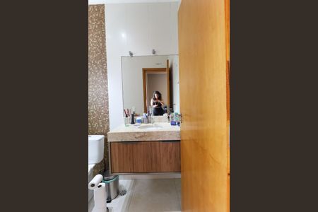 Casa à venda com 107m², 3 quartos e 2 vagasBanheiro da Suíte 1