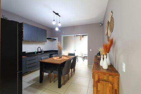 Casa à venda com 107m², 3 quartos e 2 vagasCozinha