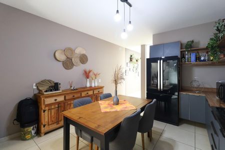 Casa à venda com 107m², 3 quartos e 2 vagasCozinha