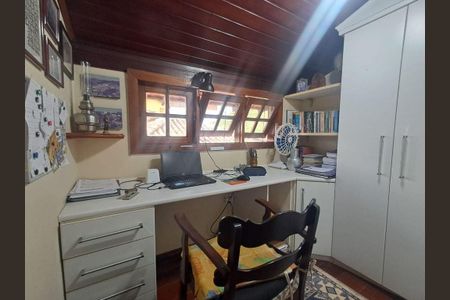 Casa à venda com 3 quartos, 318m² em Piratininga, Niterói