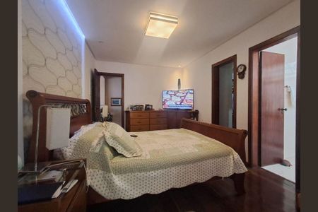 Casa à venda com 3 quartos, 318m² em Piratininga, Niterói