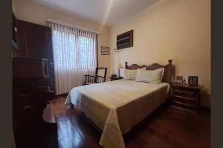 Casa à venda com 3 quartos, 318m² em Piratininga, Niterói