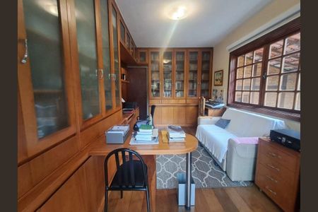 Casa à venda com 3 quartos, 318m² em Piratininga, Niterói