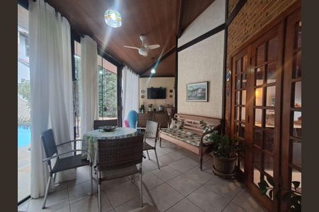 Casa à venda com 3 quartos, 318m² em Piratininga, Niterói