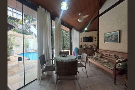 Casa à venda com 3 quartos, 318m² em Piratininga, Niterói