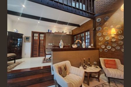 Casa à venda com 3 quartos, 318m² em Piratininga, Niterói