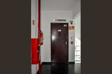 Apartamento à venda com 146m², 3 quartos e sem vaga Apartamento à venda com 146m², 3 quartos e sem vagaElevador de serviço