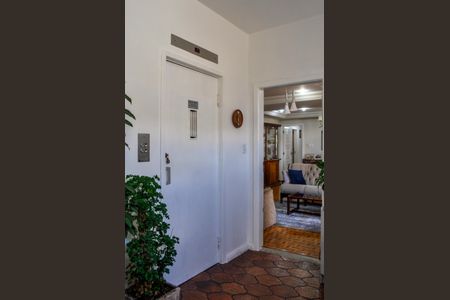 Apartamento à venda com 146m², 3 quartos e sem vaga Apartamento à venda com 146m², 3 quartos e sem vagaElevador