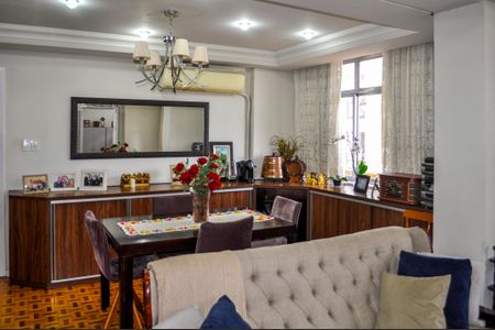 Apartamento à venda com 146m², 3 quartos e sem vaga Apartamento à venda com 146m², 3 quartos e sem vagaSala