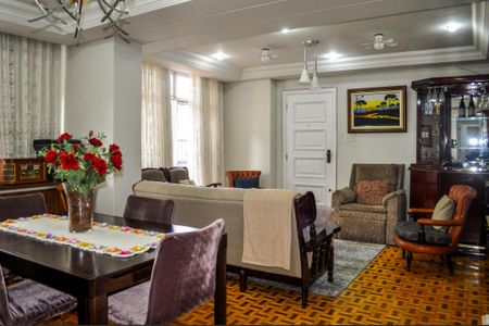 Apartamento à venda com 146m², 3 quartos e sem vaga Apartamento à venda com 146m², 3 quartos e sem vagaSala