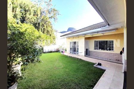 Casa de condomínio à venda com 268m², 2 quartos e 3 vagas