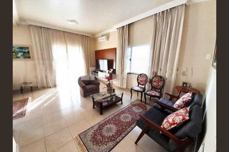 Casa de condomínio à venda com 268m², 2 quartos e 3 vagas