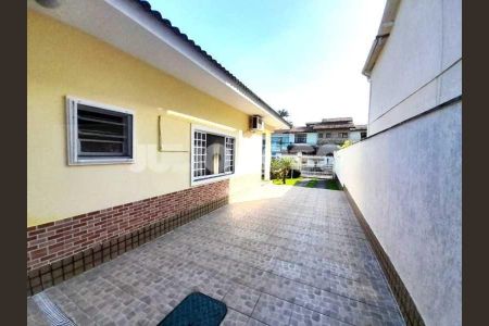 Casa de condomínio à venda com 268m², 2 quartos e 3 vagas