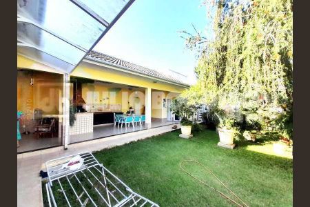 Casa de condomínio à venda com 268m², 2 quartos e 3 vagas