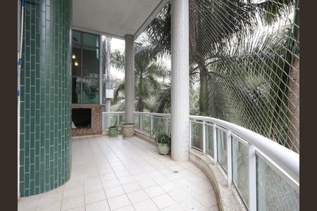 Apartamento para alugar com 210m², 3 quartos e 3 vagasVaranda 2