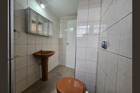 Banheiro de apartamento para alugar com 1 quarto, 48m² em Jardim Caravelas, São Paulo