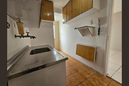 Cozinha de apartamento para alugar com 1 quarto, 48m² em Jardim Caravelas, São Paulo