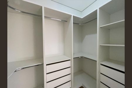 Apartamento à venda com 117m², 3 quartos e 2 vagas Apartamento à venda com 117m², 3 quartos e 2 vagasCloset Suíte