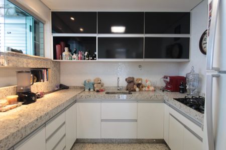 Apartamento à venda com 180m², 3 quartos e 4 vagasCozinha