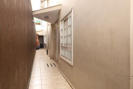 Casa à venda com 150m², 3 quartos e 2 vagasCorredor