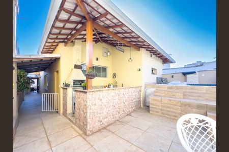 Casa à venda com 247m², 3 quartos e 2 vagasÁrea GourÁrea Churrasqueira / Área Externamet