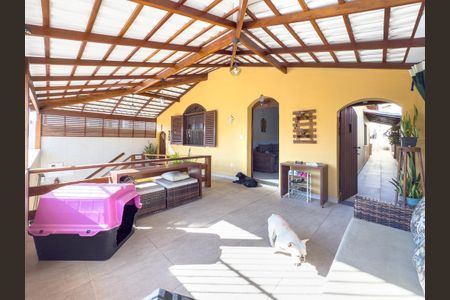 Casa à venda com 247m², 3 quartos e 2 vagasVaranda