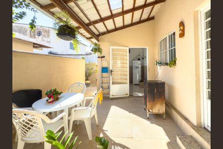 Casa à venda com 247m², 3 quartos e 2 vagasÁrea Externa Casa 02