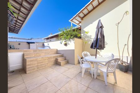 Casa à venda com 247m², 3 quartos e 2 vagasPiscina / Área Externa