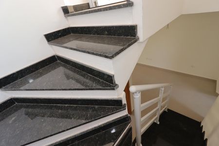 Apartamento à venda com 42m², 2 quartos e 1 vagaEscada