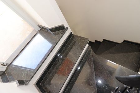 Apartamento à venda com 42m², 2 quartos e 1 vagaEscada