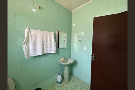 Casa para alugar com 329m², 2 quartos e 5 vagasBanheiro Social