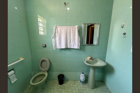 Casa para alugar com 329m², 2 quartos e 5 vagasBanheiro Social