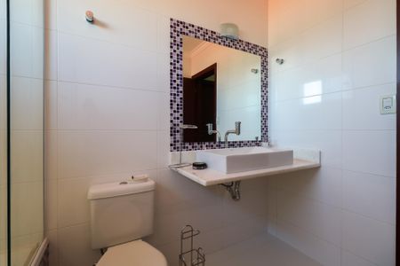 Casa à venda com 295m², 4 quartos e 4 vagasBanheiro 2