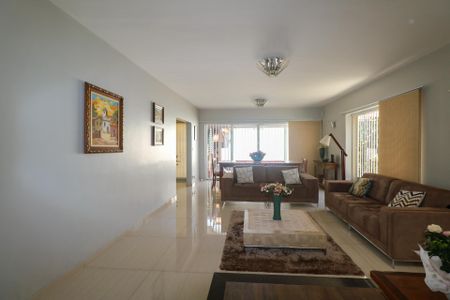 Casa à venda com 295m², 4 quartos e 4 vagasSala