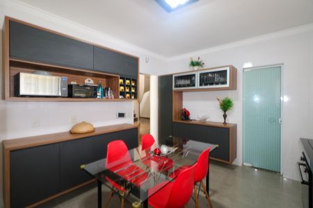 Casa à venda com 295m², 4 quartos e 4 vagasCozinha