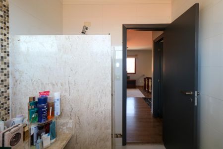 Casa à venda com 295m², 4 quartos e 4 vagasBanheiro 1