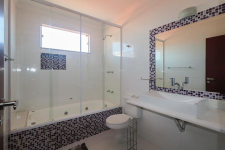 Casa à venda com 295m², 4 quartos e 4 vagasBanheiro 2