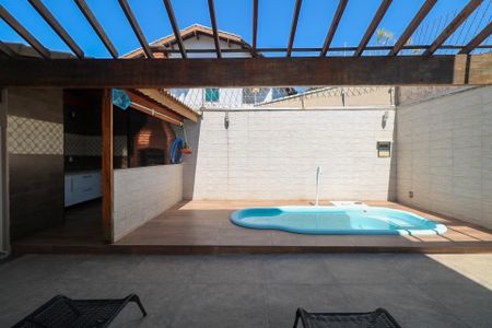 Casa à venda com 295m², 4 quartos e 4 vagasÁrea comum - Piscina