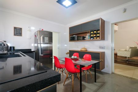 Casa à venda com 295m², 4 quartos e 4 vagasCozinha